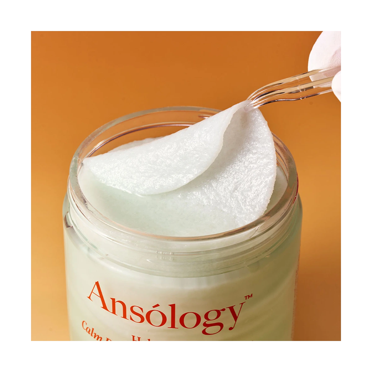 Toner Pads Ansólogy® : disques larges pré-dosés pour hydrater et apaiser les peaux réactives en 5 min. L’expert soin douceur pour un teint frais et équilibré.
